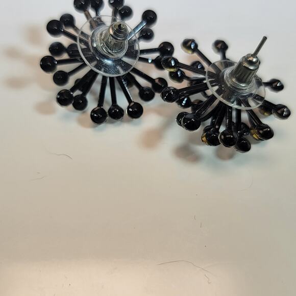 Vintage Crystal Dandelion Stud Earrings – Elegant Floral Design with Sparkle - Picture 2 of 10